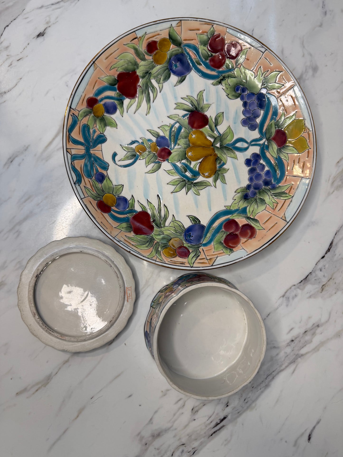 Toyo Collector Plate & Matching Trinket Box – Fruit & Ribbon Design