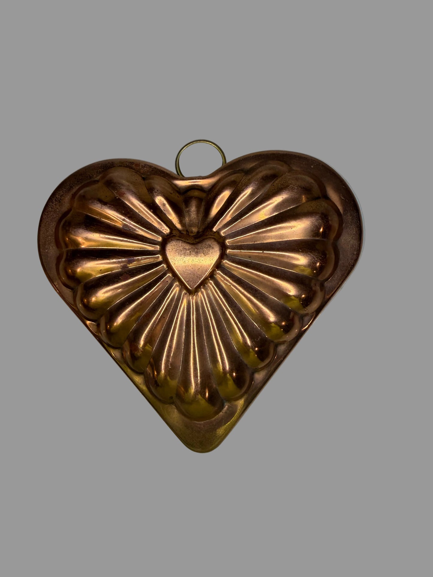 Vintage Copper Heart-Shaped Mold – Fluted Design