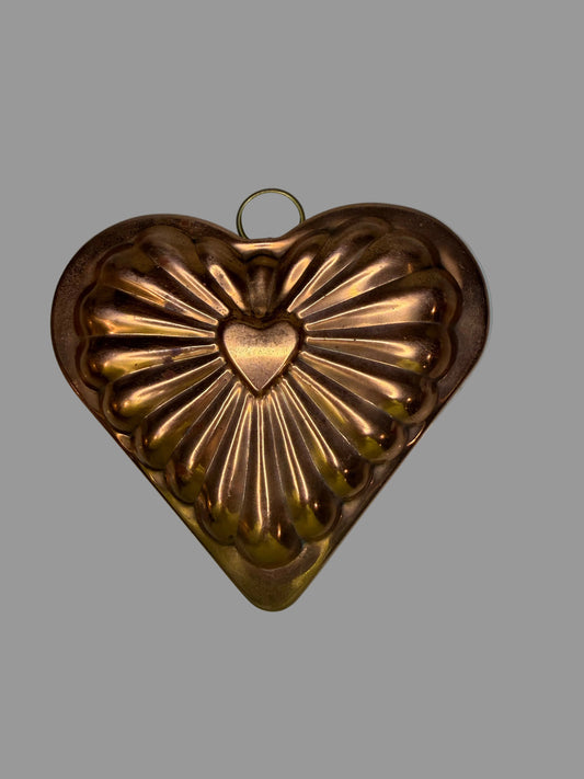 Vintage Copper Heart-Shaped Mold – Fluted Design