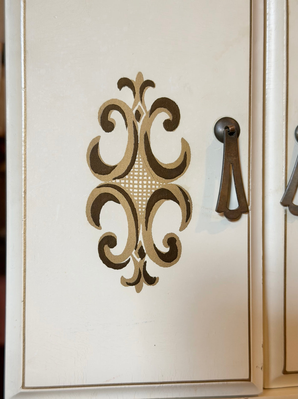 1970s French Provincial Jewelry Armoire Music Box – Cream & Gold