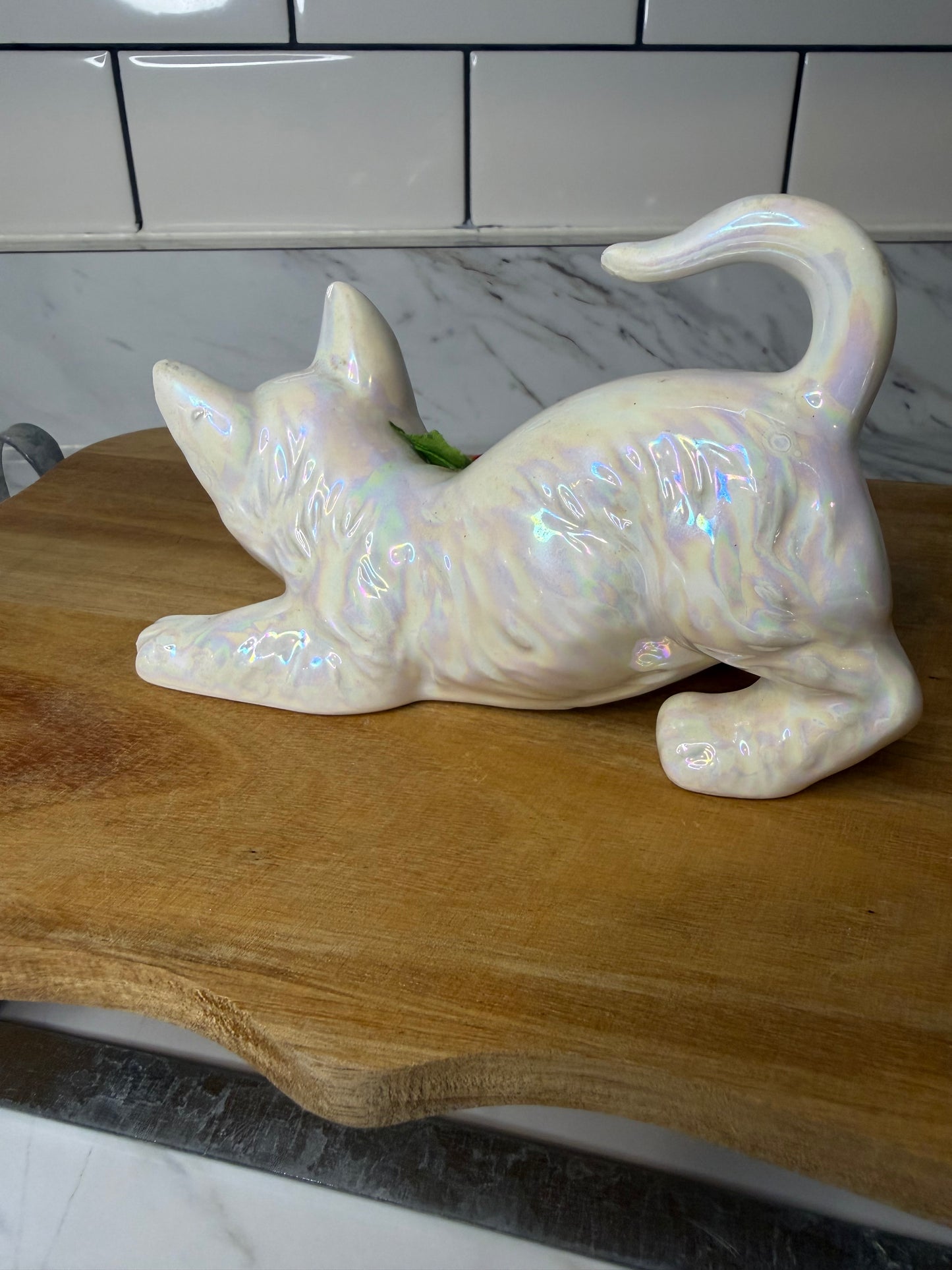 Vintage Enesco Ceramic Christmas Cat Figurine – Iridescent Pearl Finish