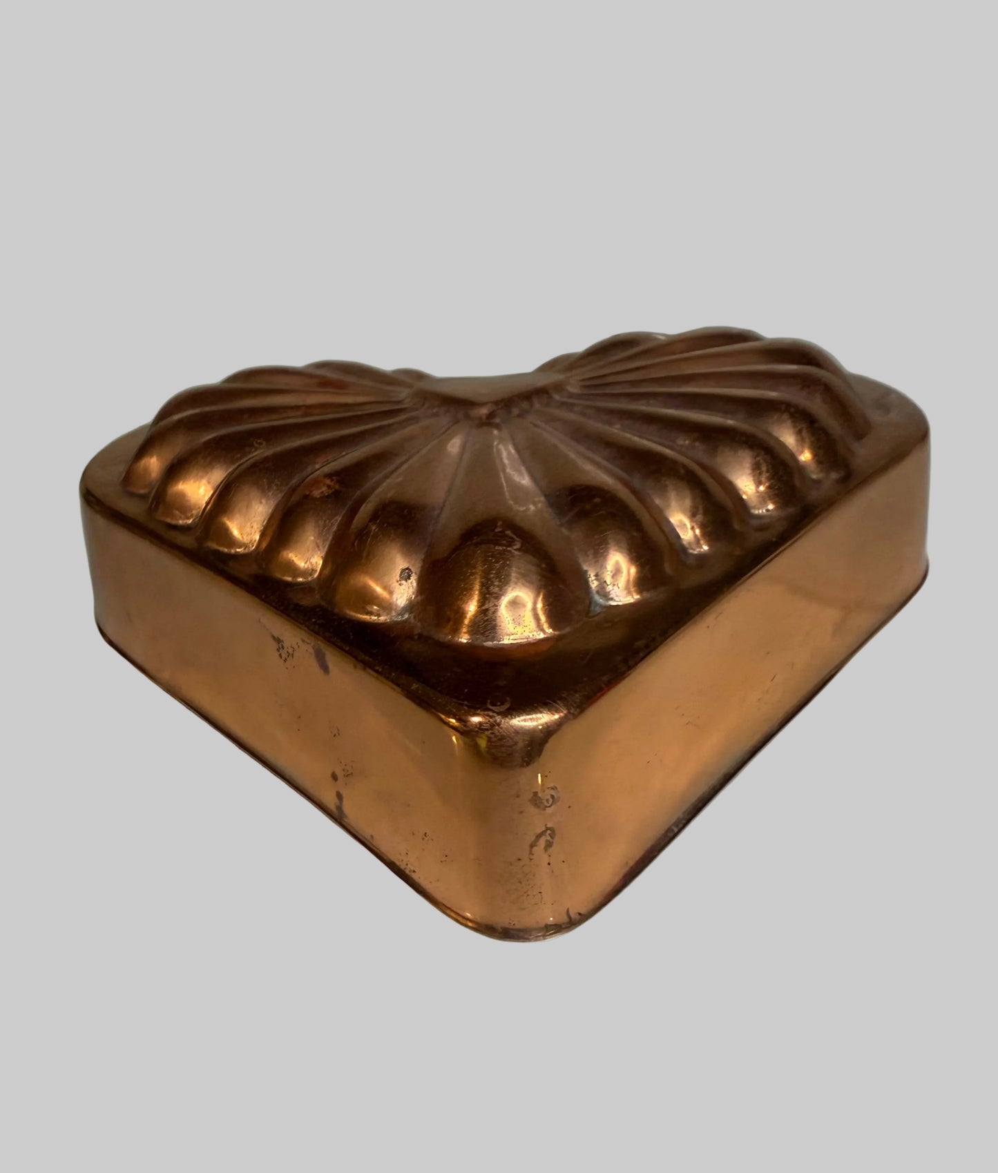 Vintage Copper Heart-Shaped Mold – Fluted Design