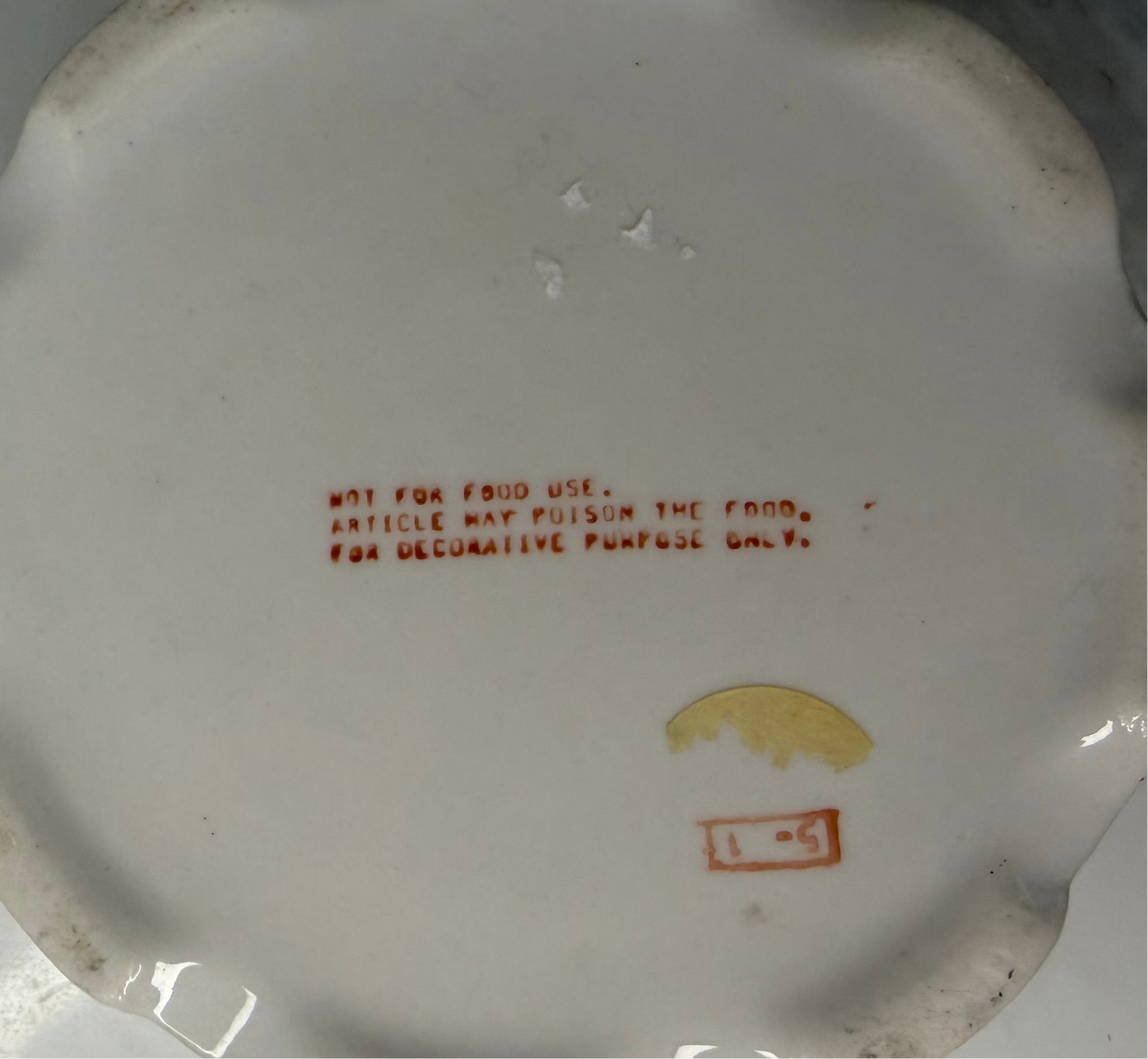 Toyo Collector Plate & Matching Trinket Box – Fruit & Ribbon Design