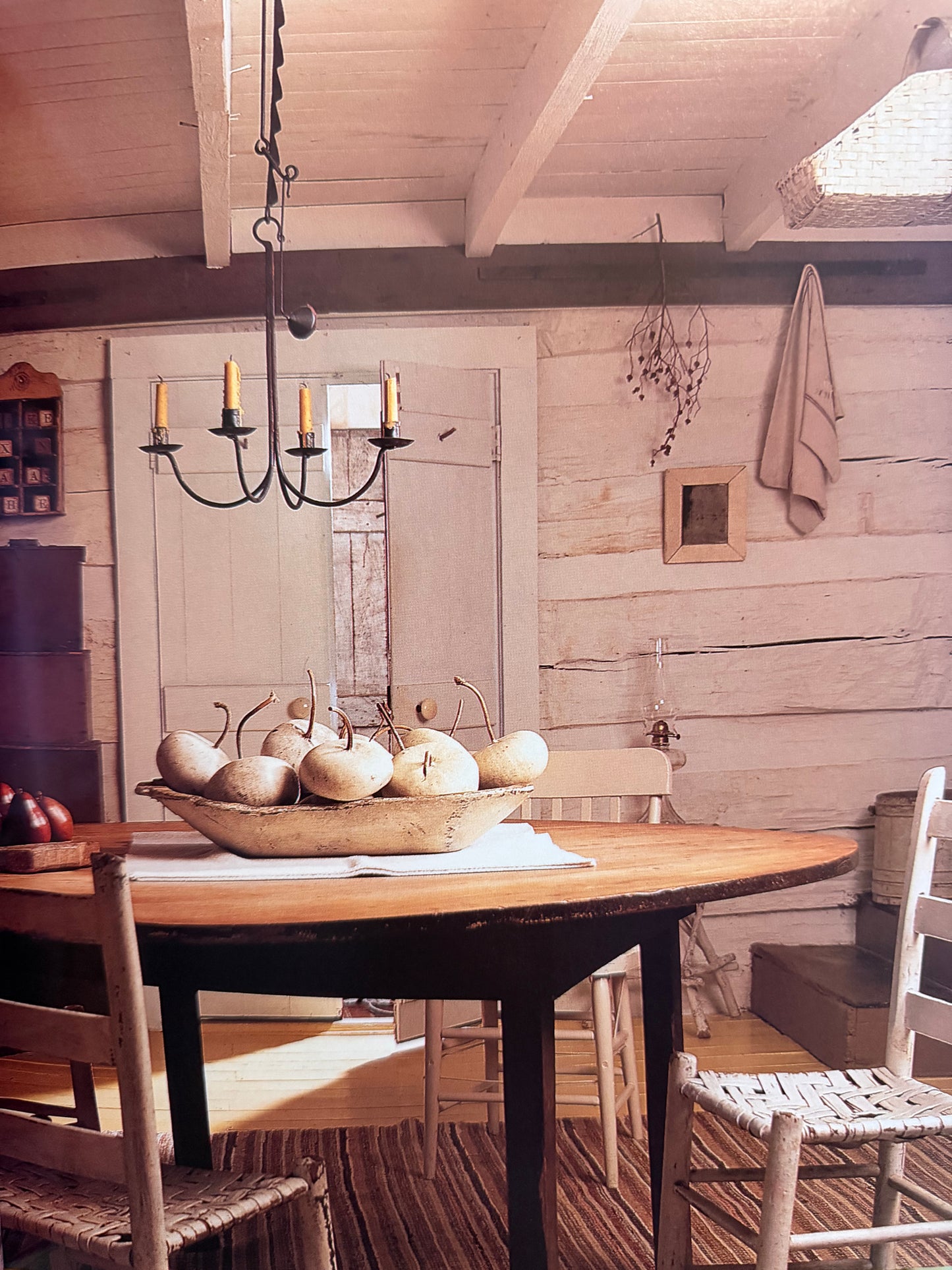 Country Living Decorating Style Book: The New Look of Country