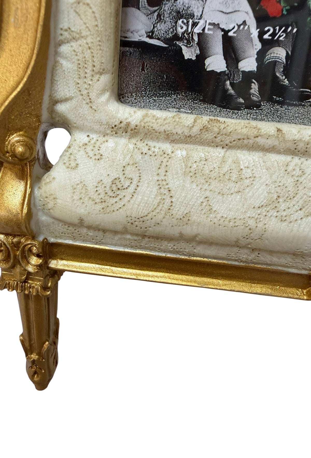 Victorian-Style Settee Double Picture Frame with Gold Cat Accent