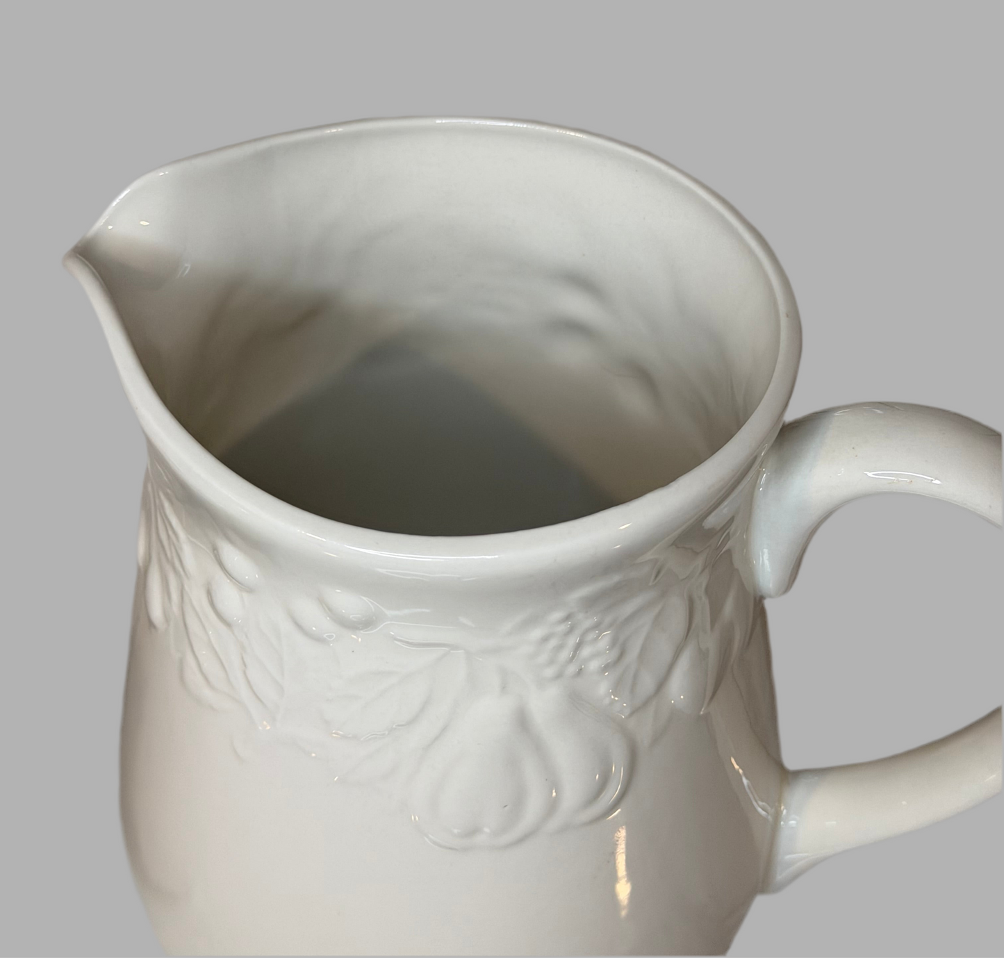 Gibson Housewares Vintage - White Embossed Fruit Pitcher & Sugar Bowl with Lid | Fruit de Blanc