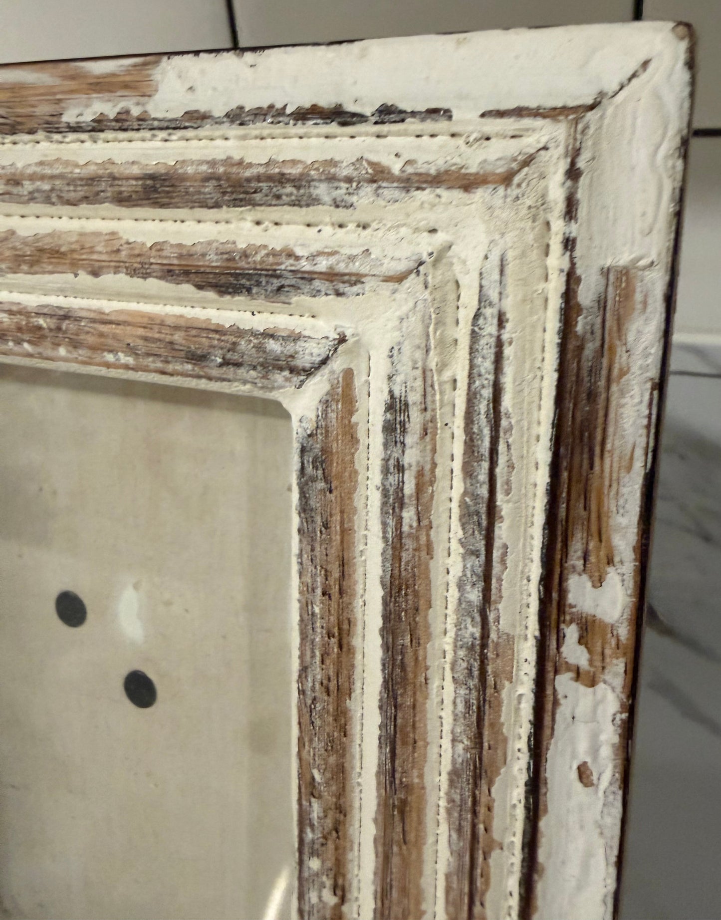 White Distressed Wood Frame – Farmhouse Rustic 4x6 Photo, 7 1/4” x 9 1/4”