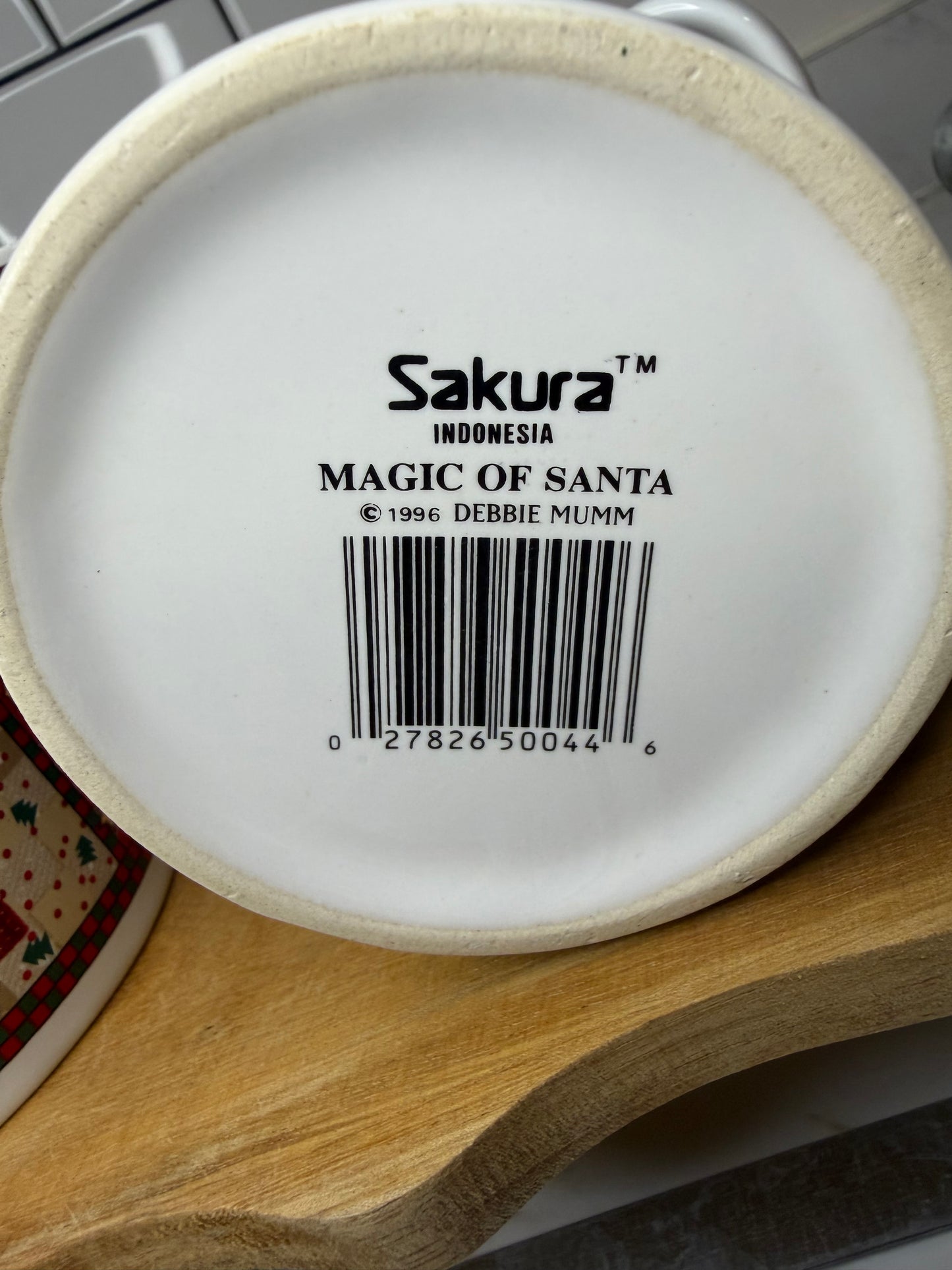 Vintage “Magic of Santa” Coffee Mugs by Sakura – Set of 4