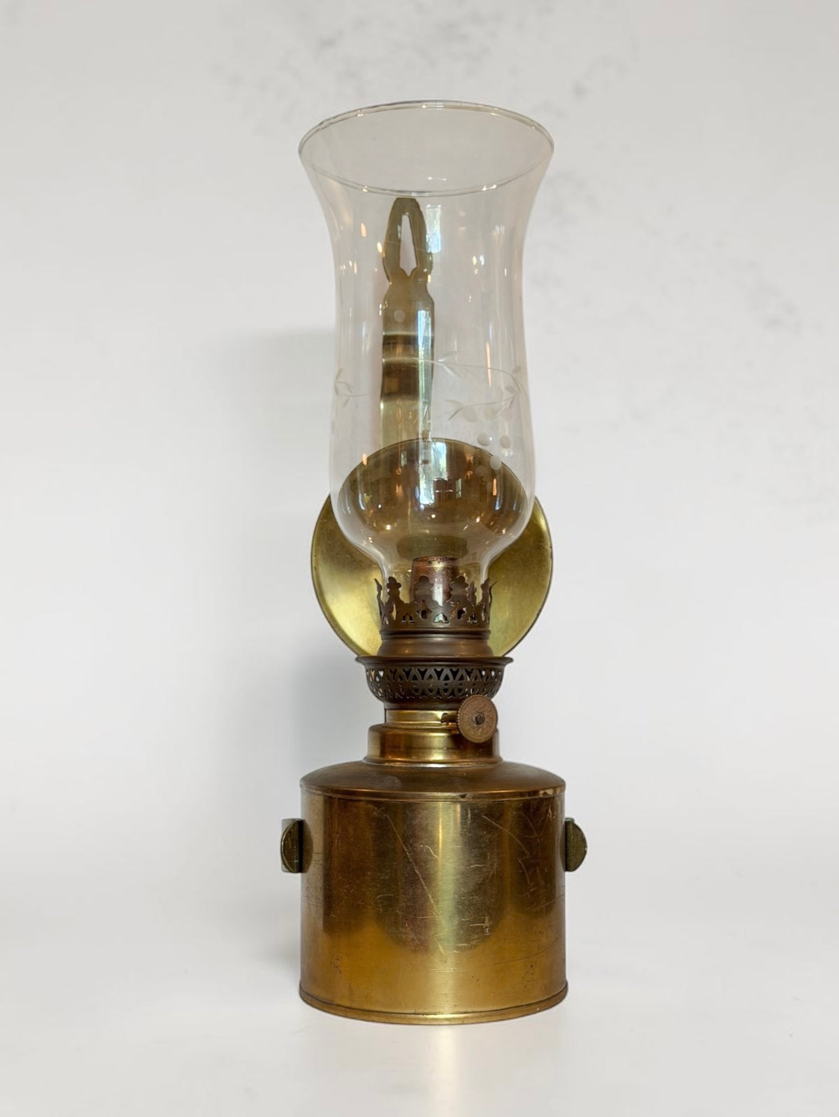 Brass Vintage Gimbaled Marine Oil Lamp with Wall Bracket & Reflector | Nautical Ship Yacht Lamp