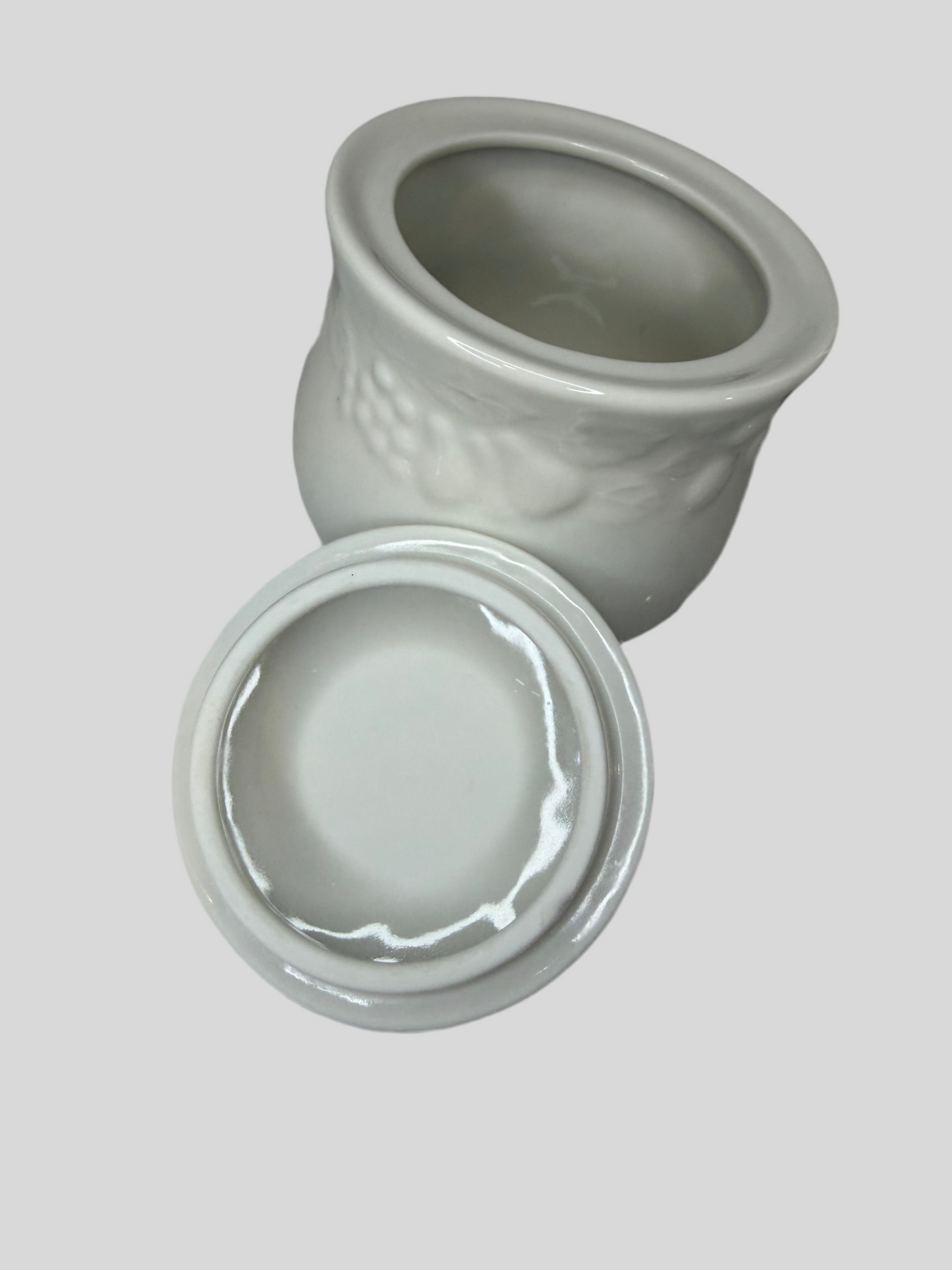 Gibson Housewares Vintage - White Embossed Fruit Pitcher & Sugar Bowl with Lid | Fruit de Blanc