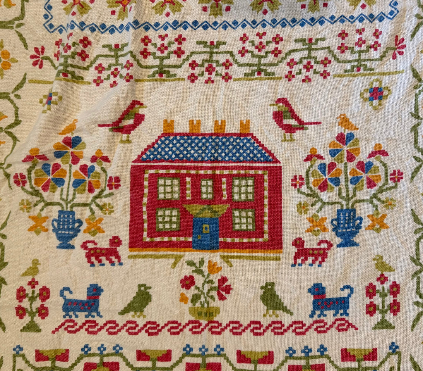 Fieldcrest “American Sampler” Twin Bedspread – Americana Folk Art Bedding with Hot Pink Fringe, 1960s–1970s