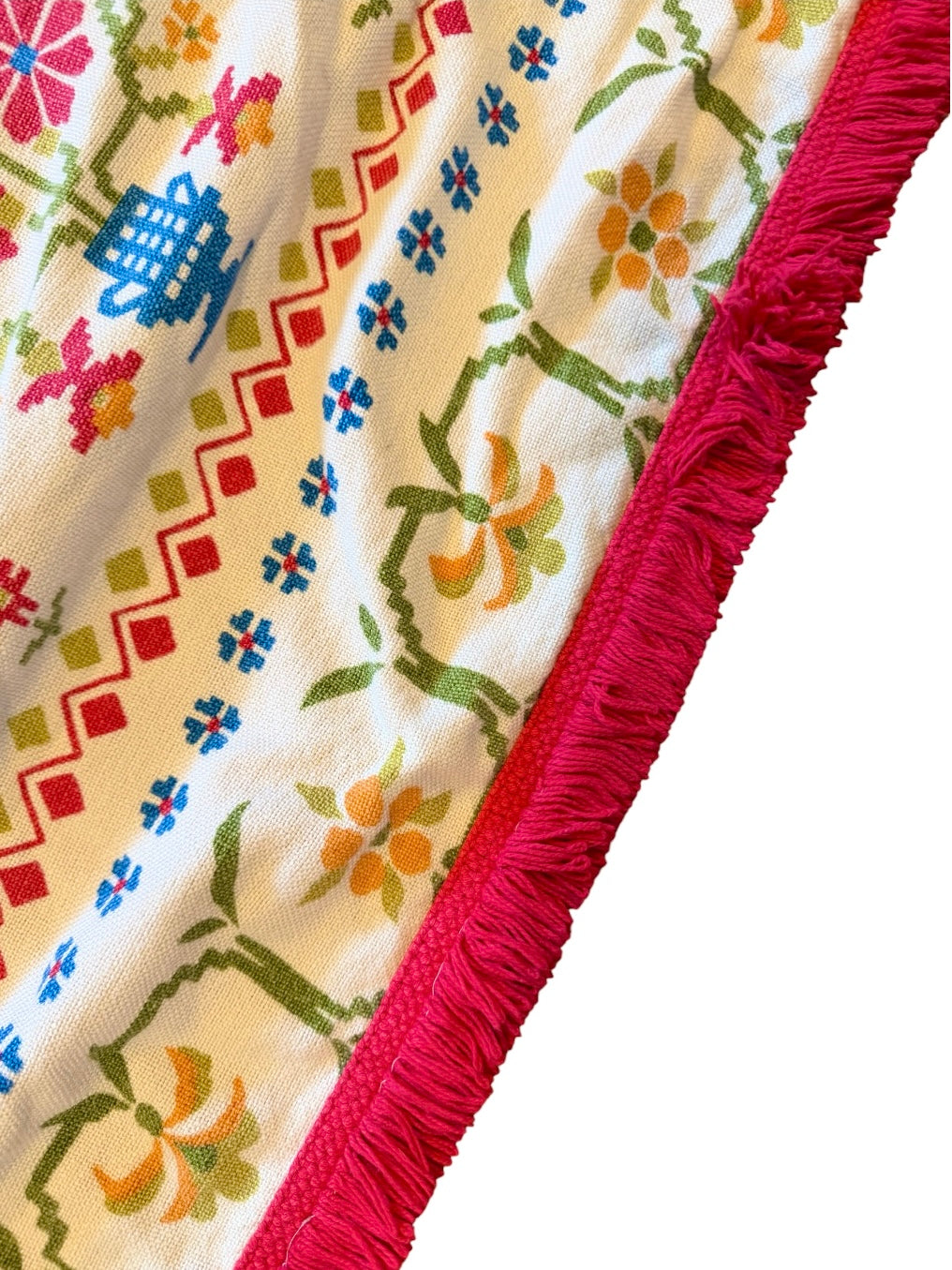 Fieldcrest “American Sampler” Twin Bedspread – Americana Folk Art Bedding with Hot Pink Fringe, 1960s–1970s