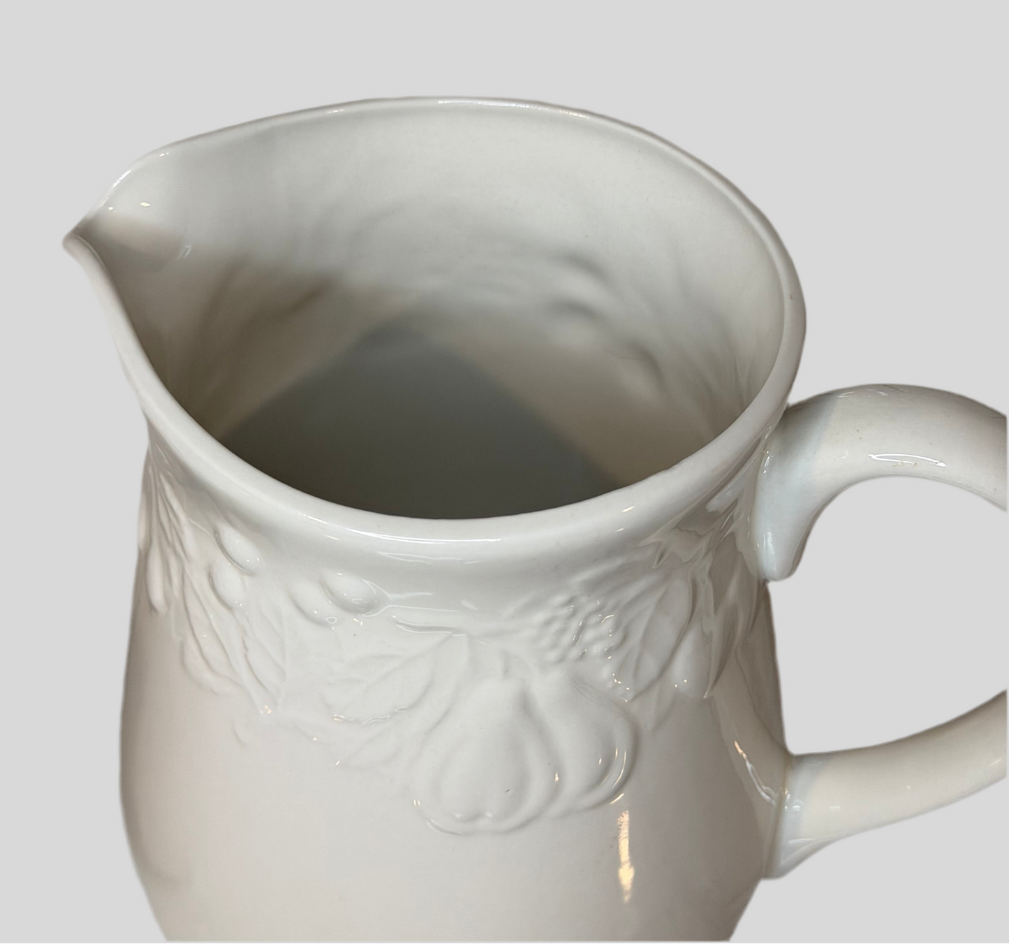 Gibson Housewares Vintage - White Embossed Fruit Pitcher & Sugar Bowl with Lid | Fruit de Blanc