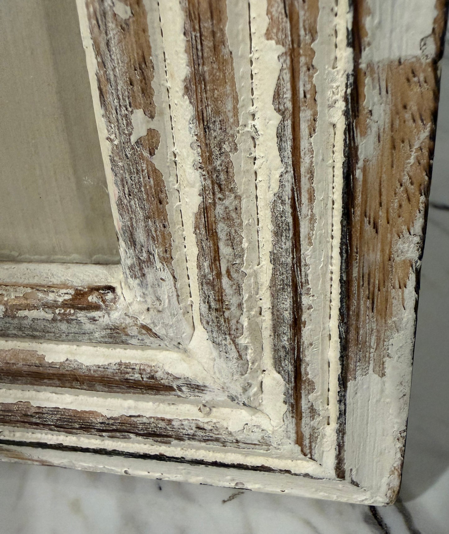 White Distressed Wood Frame – Farmhouse Rustic 4x6 Photo, 7 1/4” x 9 1/4”