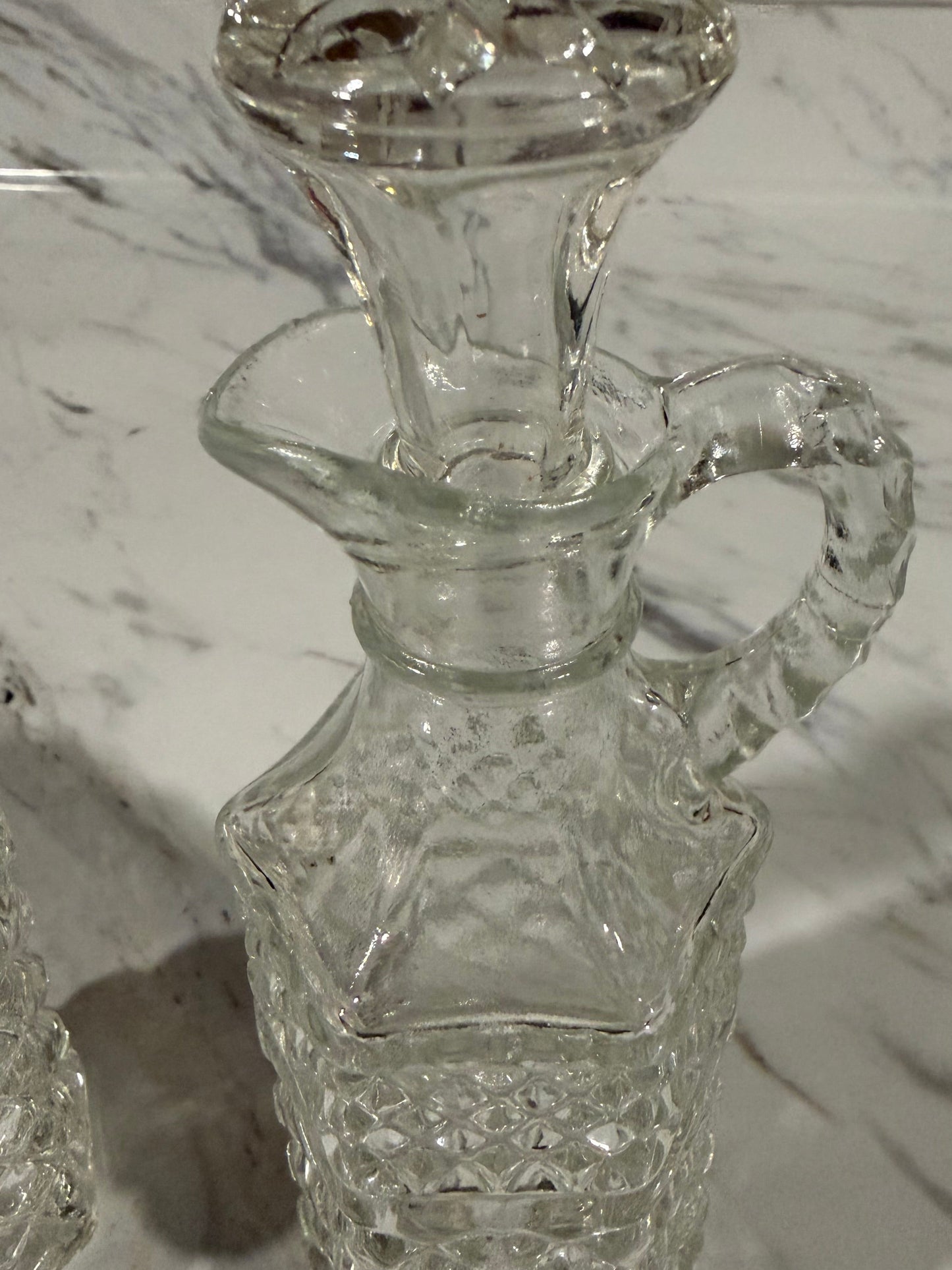 Anchor Hocking Vintage Wexford Oil & Vinegar Cruet Set with Stoppers