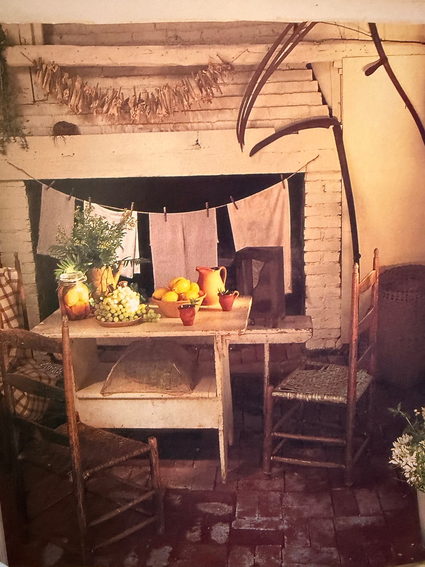 Country Living Decorating Style Book: The New Look of Country