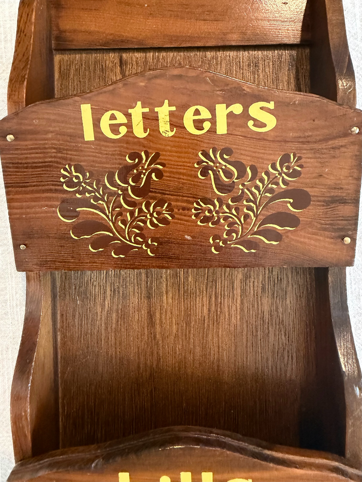 Wooden Letters & Bills Wall Organizer with Key Hooks – Vintage Mail Holder