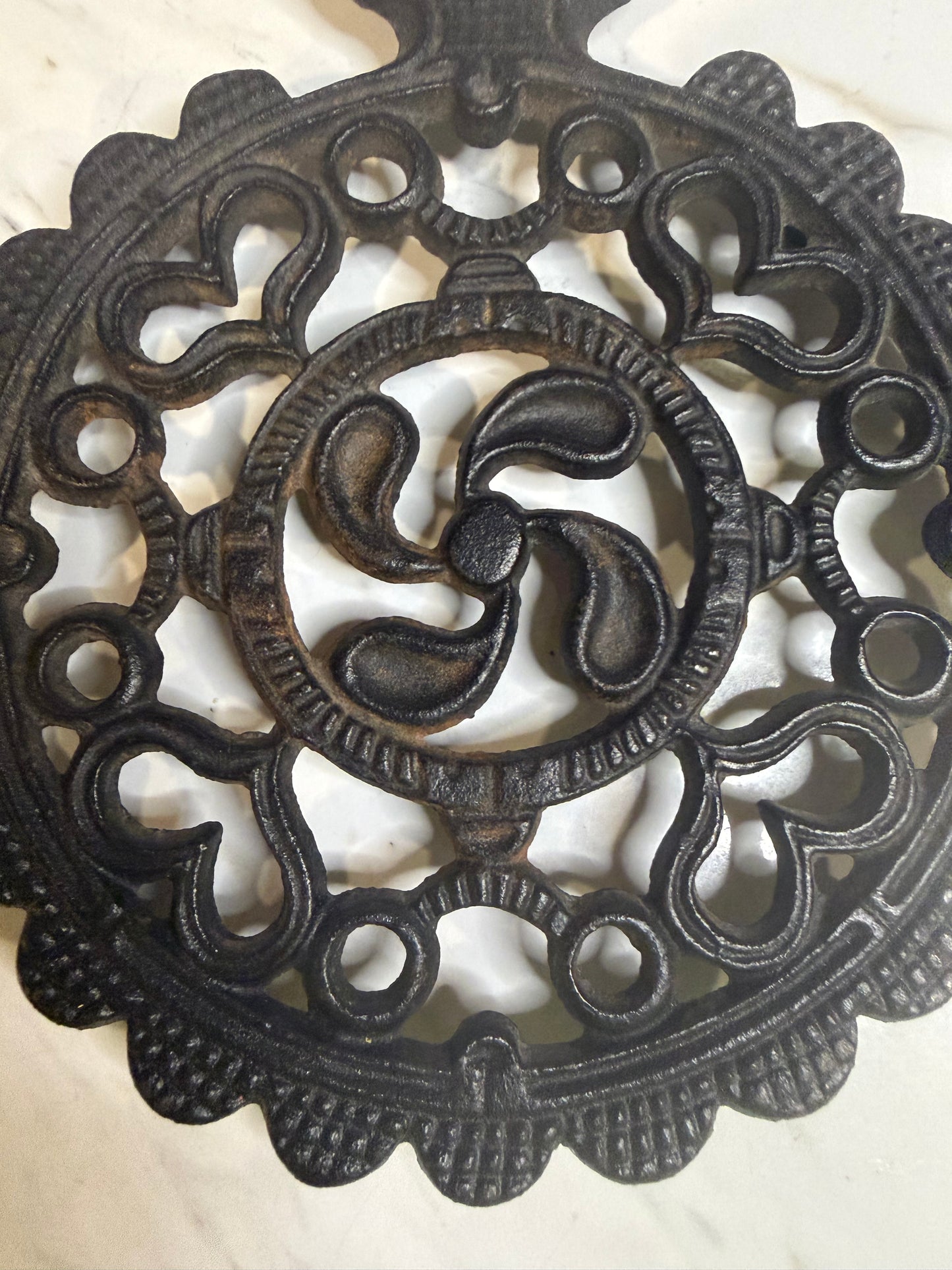 Vintage J.Z.H. Cast Iron Trivet (1952) – Heart & Spiral Design