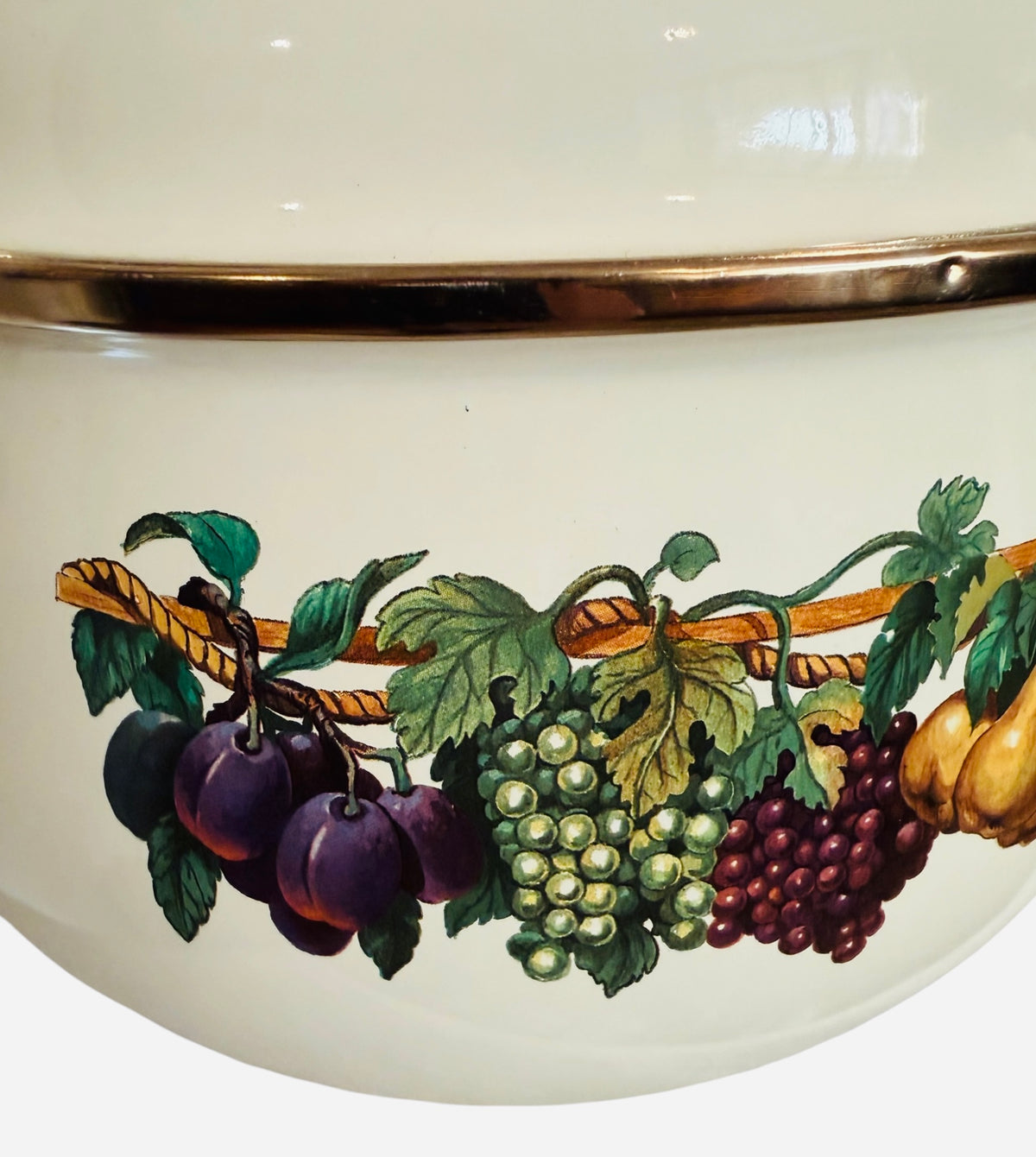 Kensington Garden Large 8-Quart Vintage Enamelware Dutch Oven Stock Pot – Fruit Garland Design