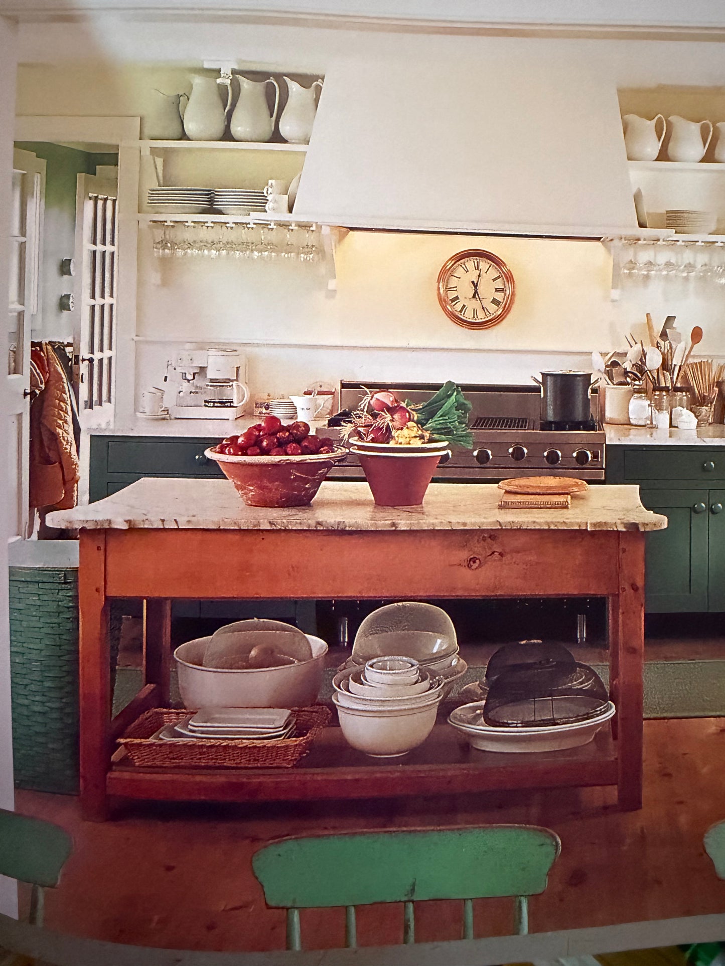 Country Living Decorating Style Book: The New Look of Country