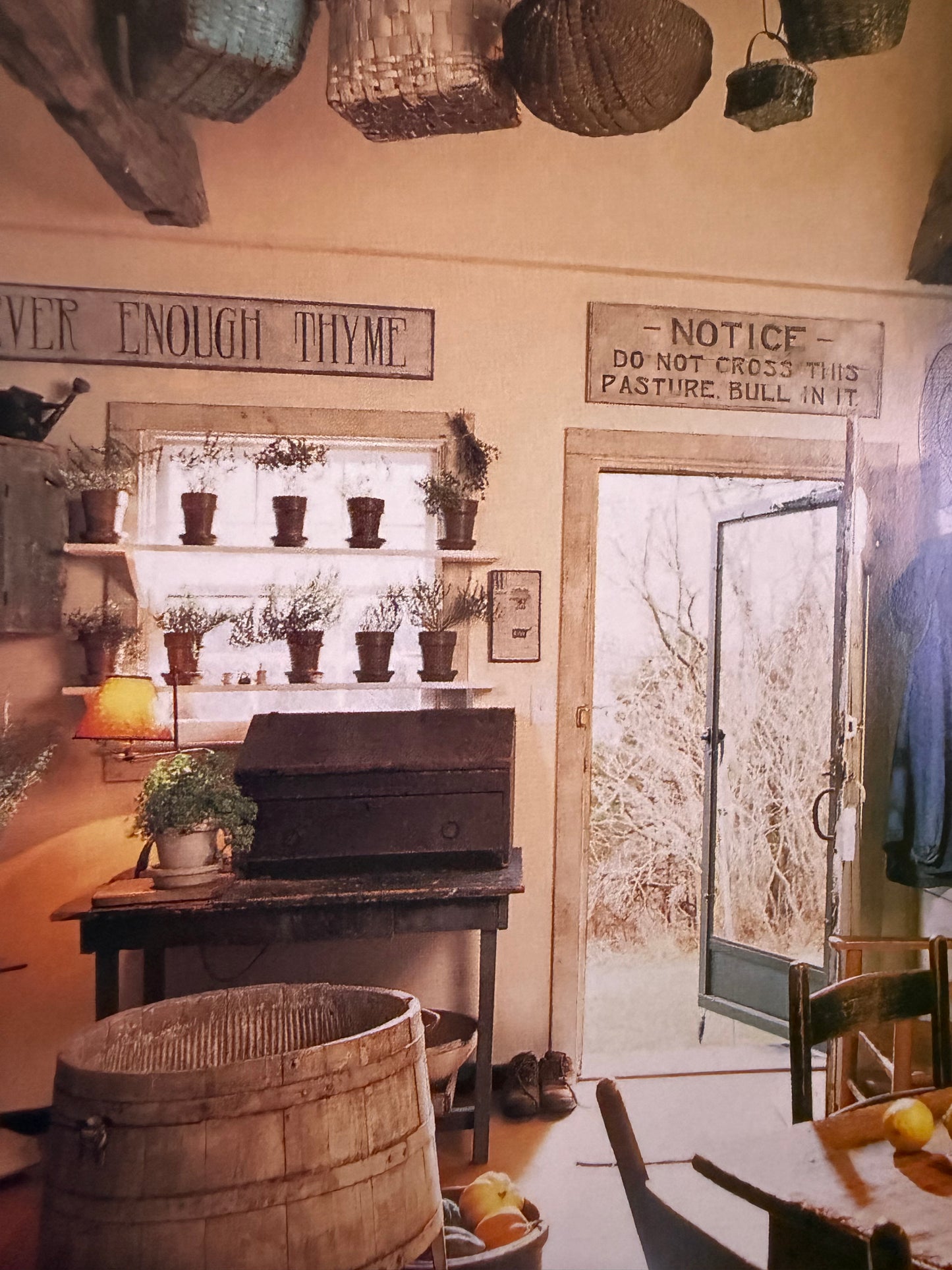 Country Living Decorating Style Book: The New Look of Country