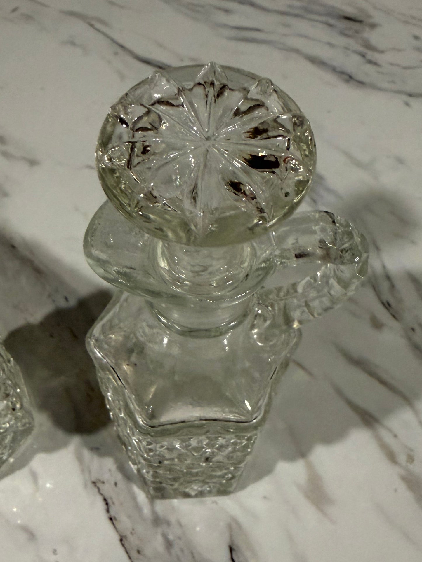 Anchor Hocking Vintage Wexford Oil & Vinegar Cruet Set with Stoppers