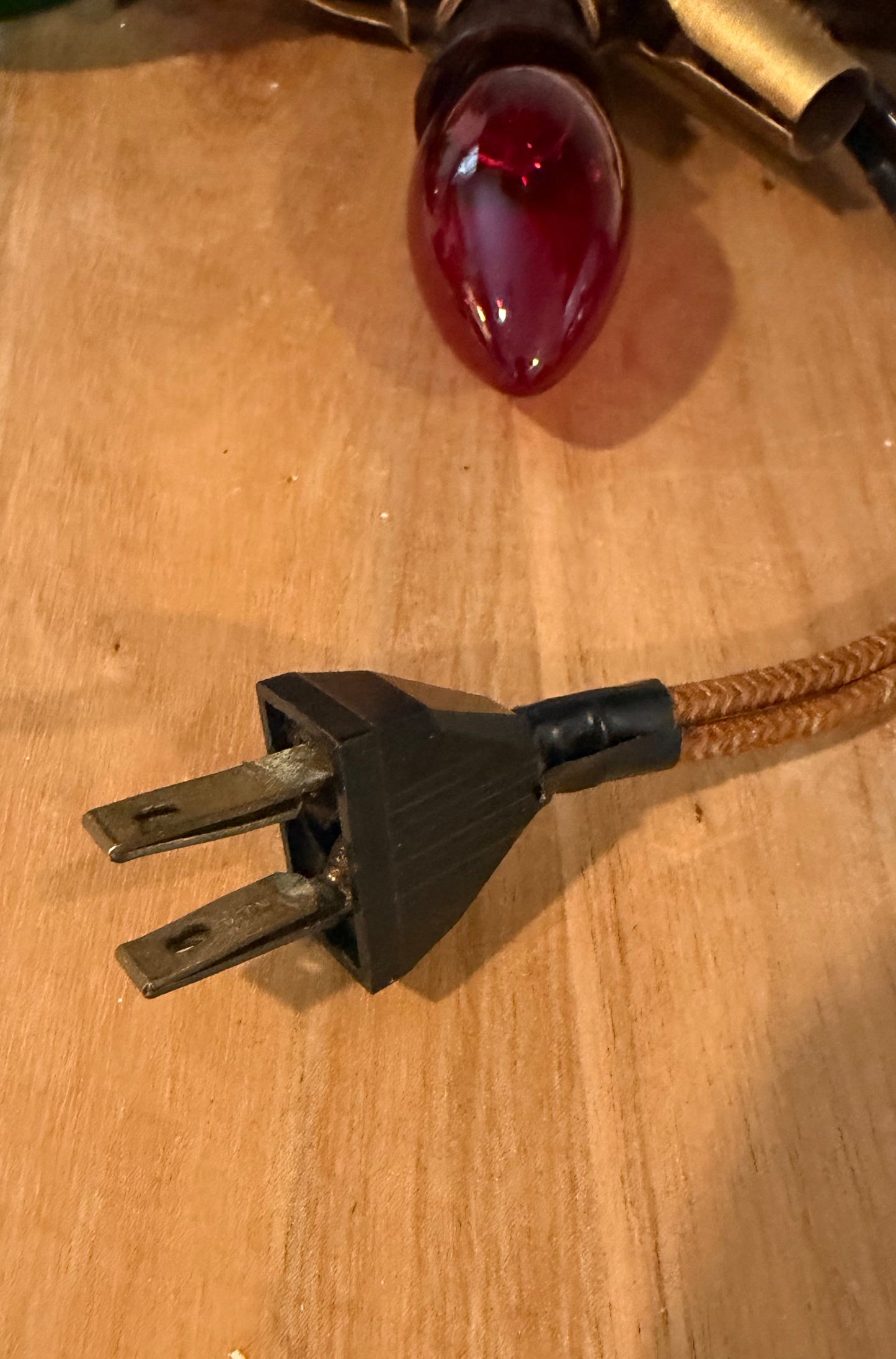 1940s Vintage Noma “Star of Bethlehem” Lighted Christmas Tree Topper — Gold Metal with “Merry Christmas” Embossed