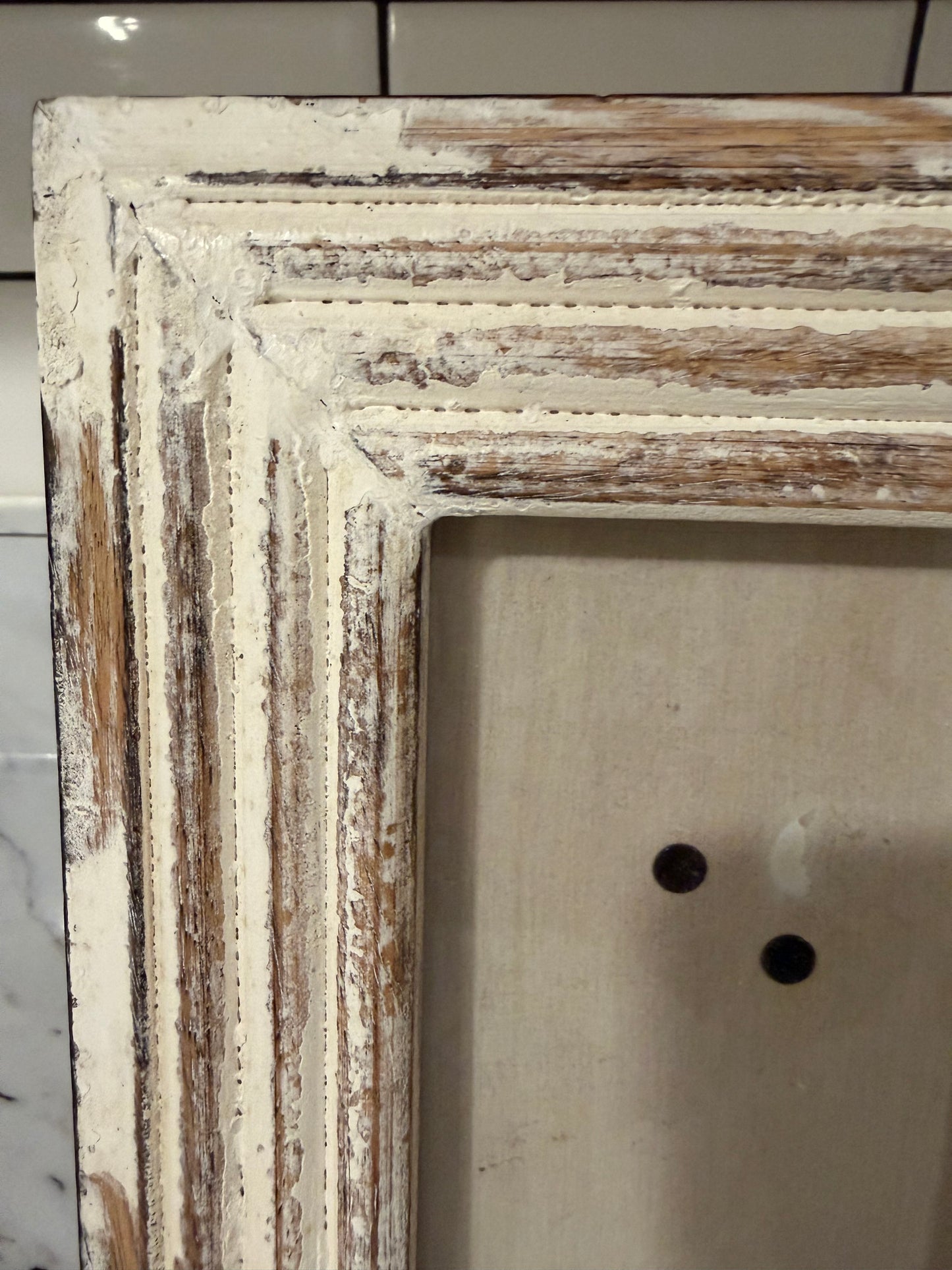 White Distressed Wood Frame – Farmhouse Rustic 4x6 Photo, 7 1/4” x 9 1/4”