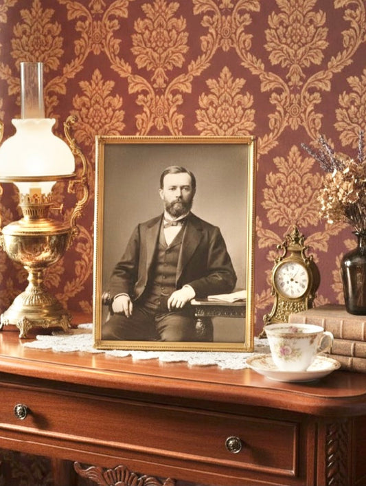 Vintage Gold Metal 8x10 Picture Frame (1950s–1960s)