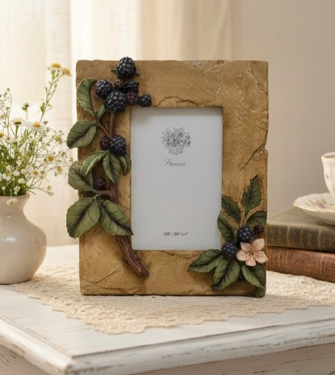 Vintage Amora 3D Blackberry Resin Picture Frame