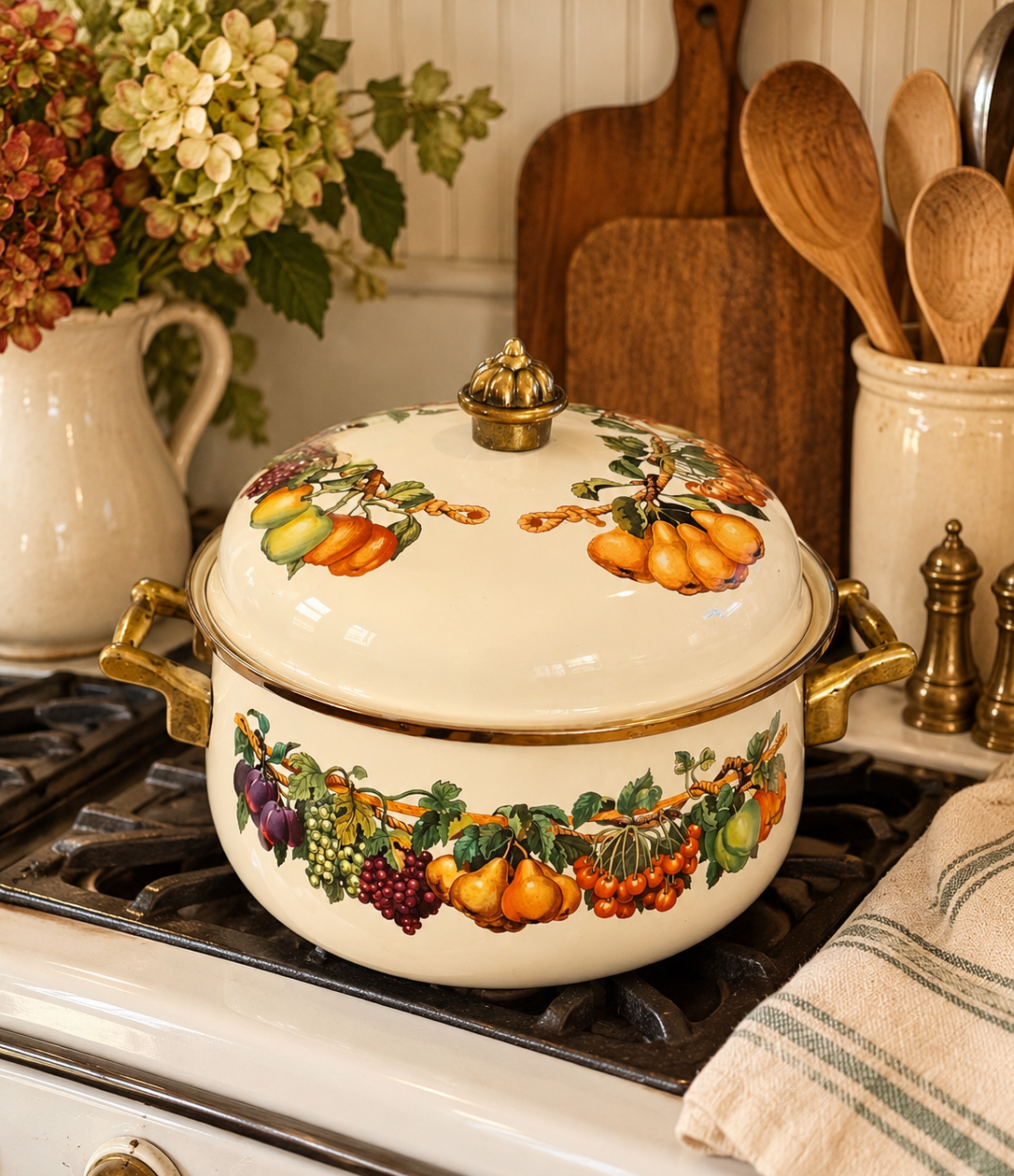 Kensington Garden Large 8-Quart Vintage Enamelware Dutch Oven Stock Pot – Fruit Garland Design