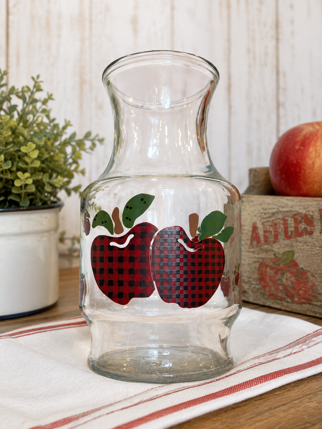 Anchor Hocking Applejack Plaid Apple Glass Vintage Juice Carafe – © IDI – Retro Country Kitchen