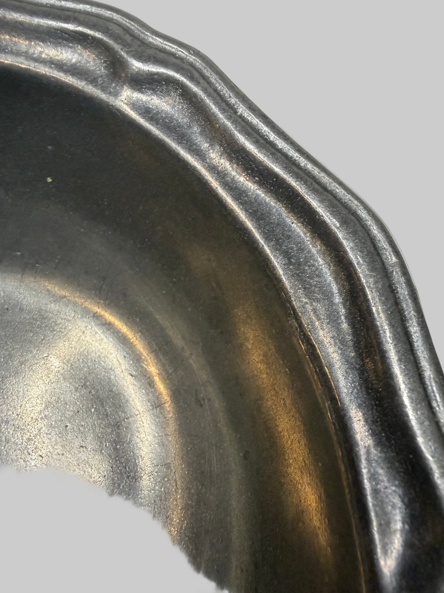 Wilton Armetale Queen Anne Serving Bowl – Scalloped Rim Pewter Alloy