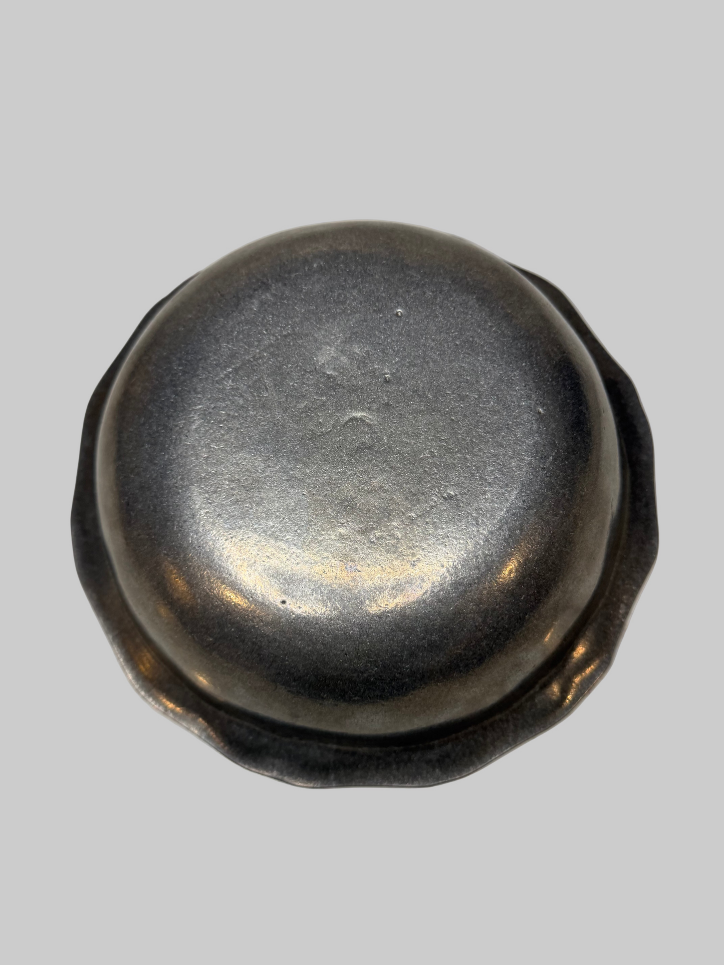 Wilton Armetale Queen Anne Serving Bowl – Scalloped Rim Pewter Alloy